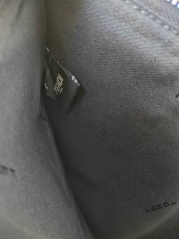 超激安ブランド財布偽物着用イメージ